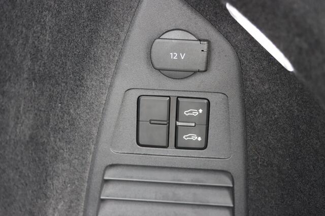 Volkswagen TOUAREG 3.0 TSI eHybrid 4Motion Elegenace Black Style 380pk Tiptronic