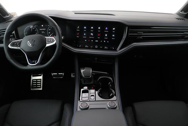 Volkswagen TOUAREG 3.0 TSi 4MOTION R | NIEUW | Luchtvering | Head-Up | Massage+Ventilatie | Dynaudio | Trekhaak | 22 Inch Estoril