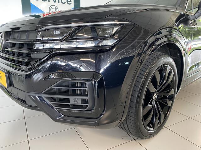 Volkswagen TOUAREG 3.0 TSi 4MOTION R 463 PK /Panoramadak / Trekhaak/ massage stoel