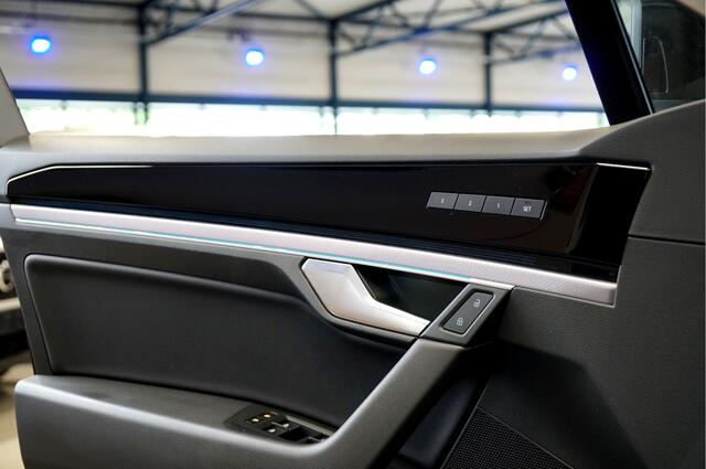 Volkswagen TOUAREG 3.0 TSi 340kW/462pk Aut8 eHybrid 4MOTION R LUCHTVERING + DYNAUDIO HIFI + HEAD-UP DISPLAY + STOEL-&STUURVERWARMING + KEYLESS ENTRY&GO + 360 CAMERA + LEER + ADAPT.CRUISE + LANE ASSIST + EL.TREKHAAK + BLIS + PARKSENSOREN V&A + 21" LM-VELGEN!!