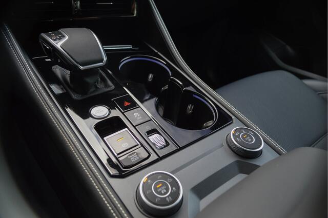 Volkswagen TOUAREG 3.0 TSI eHybrid 4MOTION / Puglia / Luchtvering/ Virtual Cockpit/ Panoramadak/ Trekhaak/ 280kW (381PK)