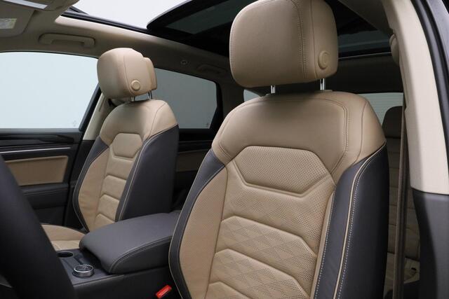 Volkswagen TOUAREG 3.0 TSi 381 pk tiptronic eHybrid 4MOTION Elegance | Panoramadak | Trekhaak | Nachtzicht | Geheugen-/massagestoelen | Leder | Stoelventilatie
