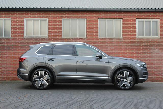 Volkswagen TOUAREG 3.0 TSi eHybrid 4MOTION | Pano | Trekhaak | Memory |