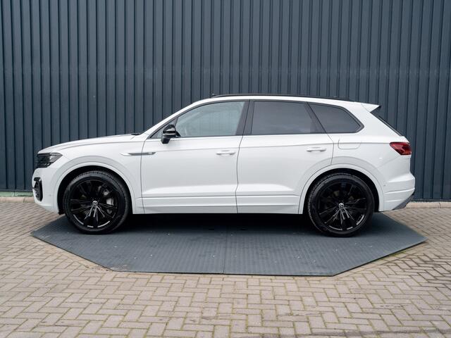 Volkswagen TOUAREG 3.0 TSi 4MOTION R | Luchtvering | Panodak | Trekhaak | Stoelkoeling | 360 Camera | Black Style | Prijs Rijklaar!!