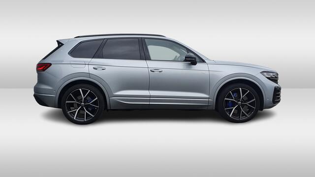 Volkswagen TOUAREG 3.0 TSi eHybrid 4MOTION R / Fabrieksgarantie tot 05-01-2028 / Trekhaak / Puglia leder/ Panoramadak / Nightvision / 22" / VW