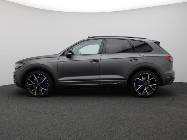 Volkswagen TOUAREG 3.0 TSi eHybrid 4MOTION R Edition 463PK Aut. Trekhaak, 22" LM Velgen, Pano-Schuifdak, Puglia Leder, 360gr. Camera, Stoelverwarming & Koeling, Memorystoel, Servosluiting, Head-Up Display