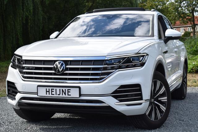 Volkswagen TOUAREG 3.0 TSi eHybrid ATMOSPHERE 4MOTION TREKHAAK/HEAD-UP/PANORAMADAK