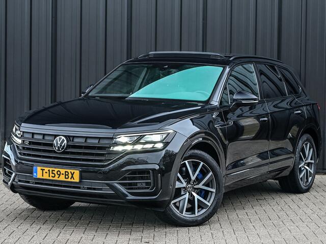 Volkswagen TOUAREG 3.0 TSi 4MOTION R · Panoramadak · Luchtvering · Adaptive Cruise Control · Memory Seats · Camera · Keyless entree · Blis · Ambiance interieur ·
