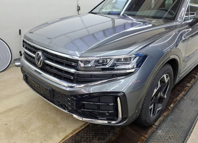 Volkswagen TOUAREG 3.0 TDI R-Line Grijs Kenteken ACC Stoelkoeling Luchtvering Trekhaak Head-Up