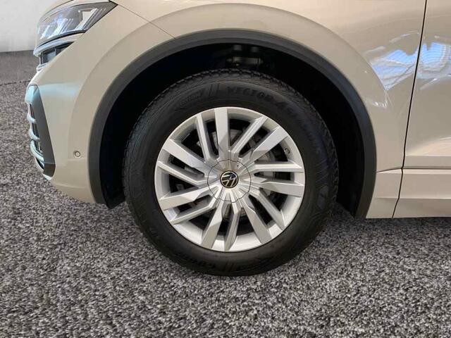 Volkswagen TOUAREG 3.0 TDI Elegance Grijs Kenteken ACC Luchtvering Comfortstoelen Trekhaak