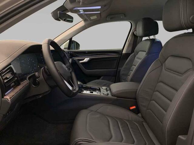 Volkswagen TOUAREG 3.0 TDI Elegance Grijs Kenteken ACC Luchtvering Comfortstoelen Trekhaak