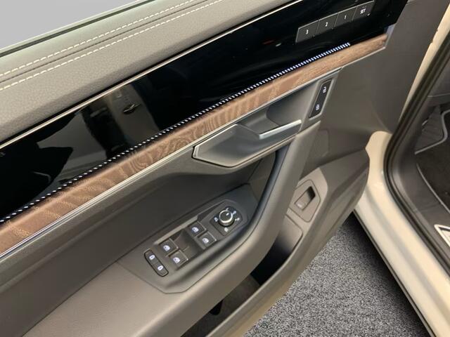 Volkswagen TOUAREG 3.0 TDI Elegance Grijs Kenteken ACC Luchtvering Comfortstoelen Trekhaak