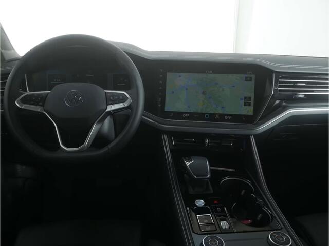 Volkswagen TOUAREG 3.0 TDI Grijs Kenteken ACC Luchtvering Comfortstoelen Trekhaak