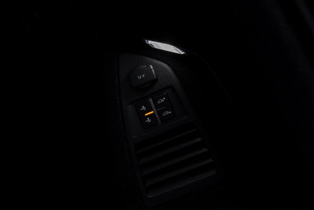 Volkswagen TOUAREG 3.0 TSi eHybrid 4MOTION R | Luchtvering | Panoramadak | Matrix Led IQ | Discover Pro Max | Comfort-Stoelen | Trekhaak | Stoelverwarming V + A | Nachtzicht-Assistent | Park Assist Pro | Connectivity-Pakket | Adaptieve Cruise Control |