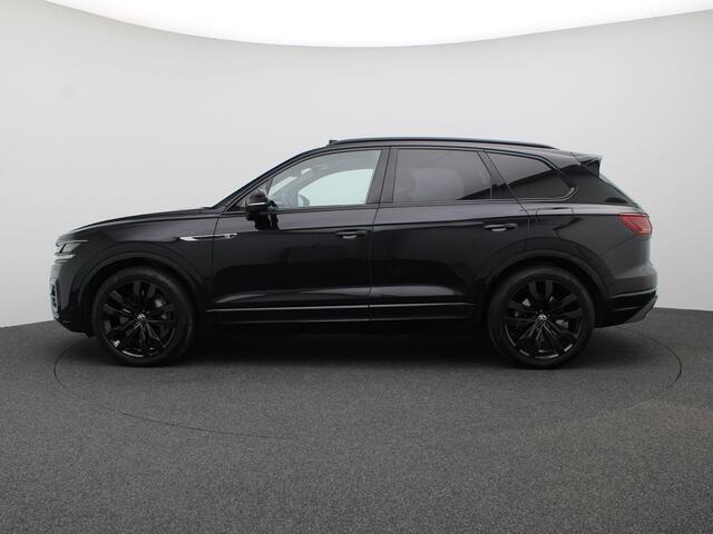 Volkswagen TOUAREG 3.0 TSi eHybrid 4MOTION R 463PK Aut. Pano-Schuifdak, Trekhaak, Keyless, Alarm, Side Assist, Head-Up Display, Stoel-Stuurverwarming, 21" LM Velgen