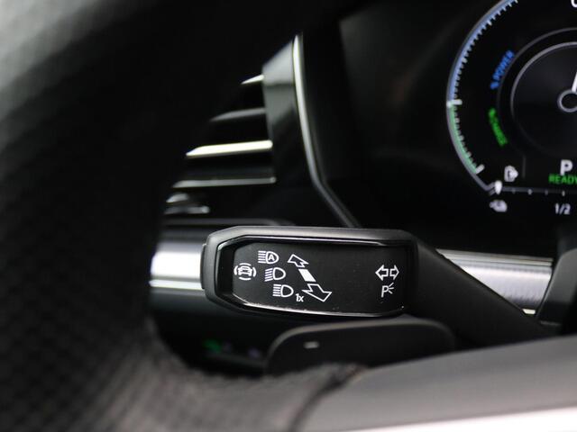 Volkswagen TOUAREG 3.0 TSi eHybrid 4MOTION R 463PK Aut. Pano-Schuifdak, Trekhaak, Keyless, Alarm, Side Assist, Head-Up Display, Stoel-Stuurverwarming, 21" LM Velgen