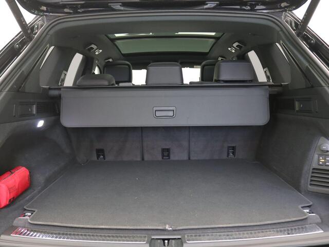 Volkswagen TOUAREG 3.0 TSi eHybrid 4MOTION R 463PK Aut. Pano-Schuifdak, Trekhaak, Keyless, Alarm, Side Assist, Head-Up Display, Stoel-Stuurverwarming, 21" LM Velgen