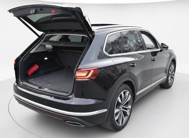 Volkswagen TOUAREG 3.0 TSi eHybrid ELEGANCE 4MOTION HEAD-UP/LUCHTVERING/PANORAMADAK