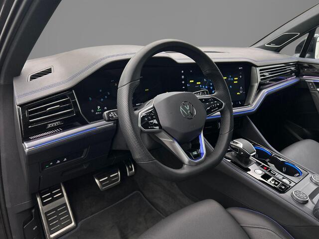 Volkswagen TOUAREG R 3.0 TSI eHybrid 462pk Tiptronic Trekhaak, Luchtvering, Lederen bekleding, Panoramadak, Adaptive cruise control, Head up display, LED matrix koplampen