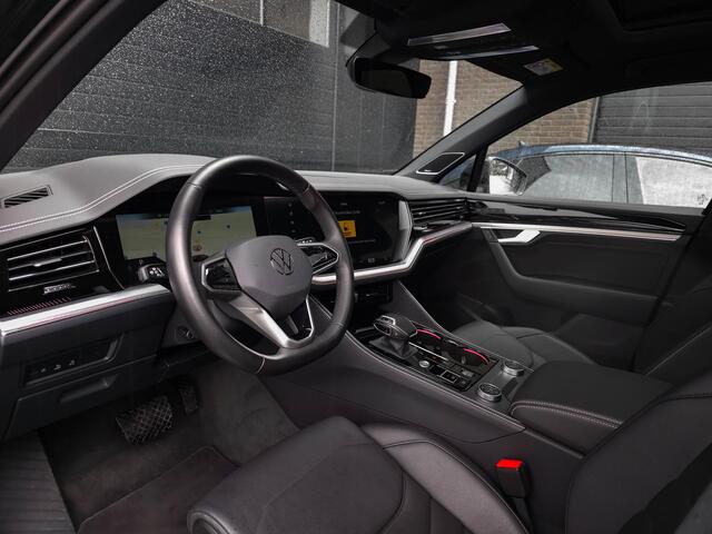 Volkswagen TOUAREG 3.0 TSi eHybrid 4M | 22" | Pano | Dynaudio | Luchtv. | All Black | Memory |