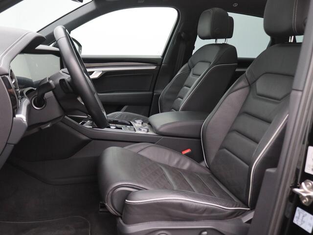 Volkswagen TOUAREG 3.0 TSi eHybrid 4MOTION Elegance 367PK Aut. Pano-Schuifdak, Trekhaak, Keyless, Elektr. Achterklep, 21" LM Velgen, Navi, Luchtvering, Memorystoel, Stoelverwarming, Achteruitrijcamera