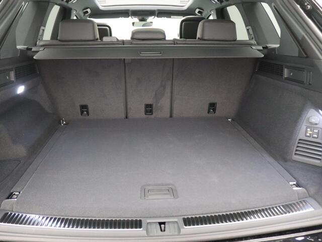 Volkswagen TOUAREG 3.0 TSi eHybrid 4MOTION R 463PK Aut. matrix led, trekhaak, panoramadak, 360gr. camera, leder, luchtvering, keyless, stuur-stoelverwarming, Dynaudio, head-up display, 22" lichtmetaal