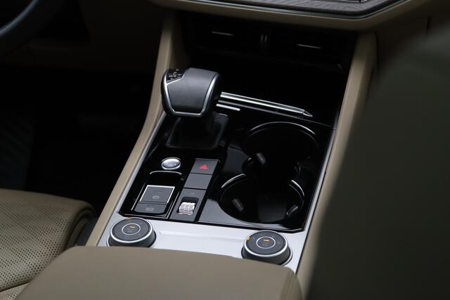 Volkswagen TOUAREG 3.0 TDI 286 PK Atmosphere R-Line, Luchtvering, Trekhaak, Panoramadak, Adap. Cruise Control