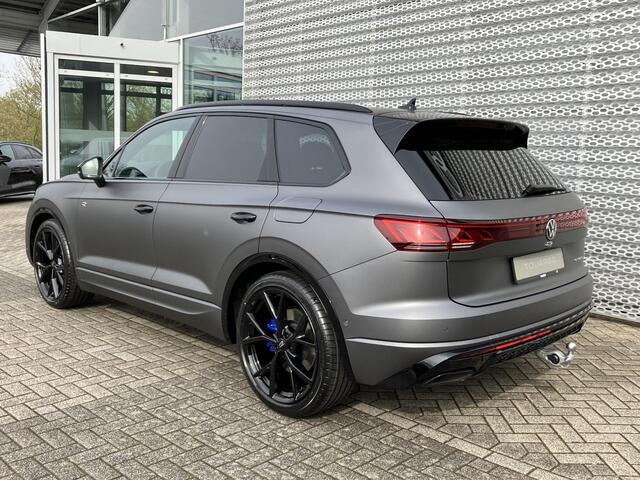 Volkswagen TOUAREG R Edition 3.0 eHybrid 340 kW / 462 PK SUV 8 versn. | Nachtzichtondersteuning | Comfort pakket | Opbergpakket | Trekhaak wegklapbaar met Trailer Assist | Silicon Grey mat lak |