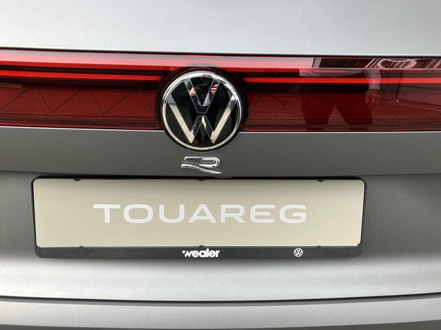 Volkswagen TOUAREG R Edition 3.0 eHybrid 340 kW / 462 PK SUV 8 versn. | Nachtzichtondersteuning | Comfort pakket | Opbergpakket | Trekhaak wegklapbaar met Trailer Assist | Silicon Grey mat lak |