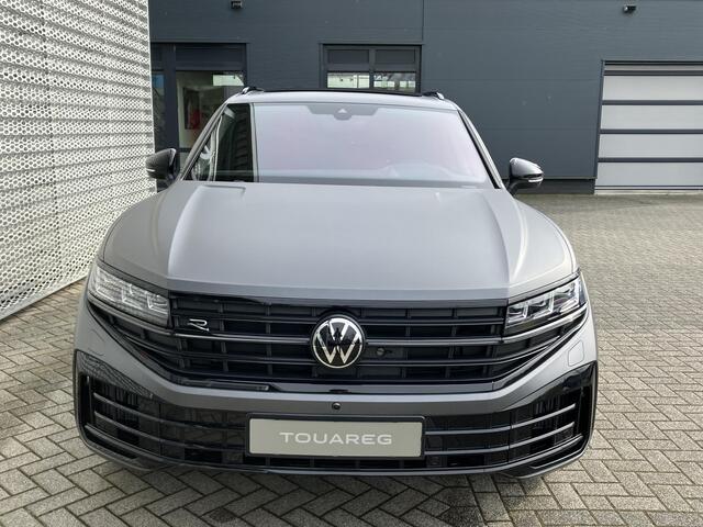 Volkswagen TOUAREG R Edition 3.0 eHybrid 340 kW / 462 PK SUV 8 versn. | Nachtzichtondersteuning | Comfort pakket | Opbergpakket | Trekhaak wegklapbaar met Trailer Assist | Silicon Grey mat lak |