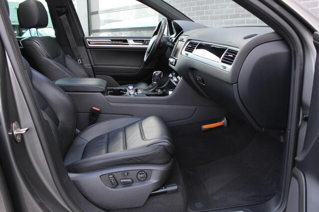 Volkswagen TOUAREG 3.0 TDI R-line / Panoramadak / Keyless / N.A.P.