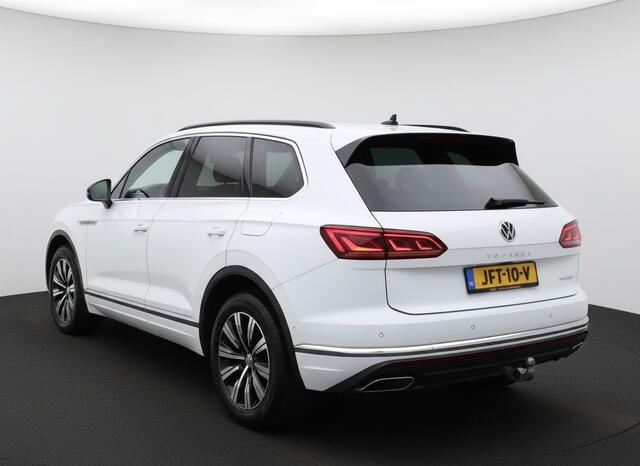 Volkswagen TOUAREG 3.0 TSi eHybrid ATMOSPHERE 4MOTION TREKHAAK/HEAD-UP/PANORAMADAK
