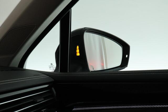 Volkswagen TOUAREG 3.0 e-Hybrid 381pk Elegance Trekhaak Camera Leder Virtual Cockpit Panoramadak Navigatie