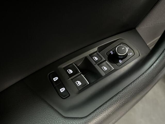 Volkswagen TOUAREG 3.0 TSI eHybrid Elegance 4MOTION / AUTOMAAT/ 381 PK/ PANO/ LUCHTVERING/ TREKHAAK/ LEER/ CAMERA/ PARK. SENSOREN/ MEMORY SEATS/ STOELVERWARM. V&A/ ELEK. ACHTERKLEP/ APP CONNECT/ ADAPT. CRUISE/ KEYLESS/ 4 ZONE CLIMA/ DAB
