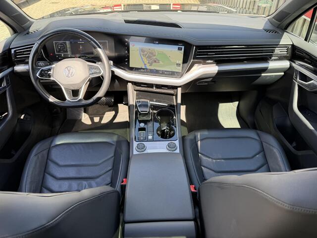 Volkswagen TOUAREG 3.0 TSi eHybrid 4MOTION 20"/Panoramadak/Trekhaak/Luchtvering/Leder/Stuur + voorruit + stoelverwarming v+a/Dodehoek/Adaptieve cruise