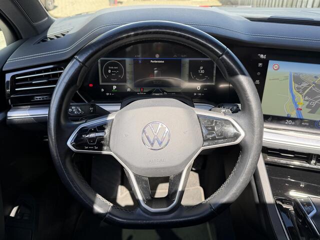 Volkswagen TOUAREG 3.0 TSi eHybrid 4MOTION 20"/Panoramadak/Trekhaak/Luchtvering/Leder/Stuur + voorruit + stoelverwarming v+a/Dodehoek/Adaptieve cruise