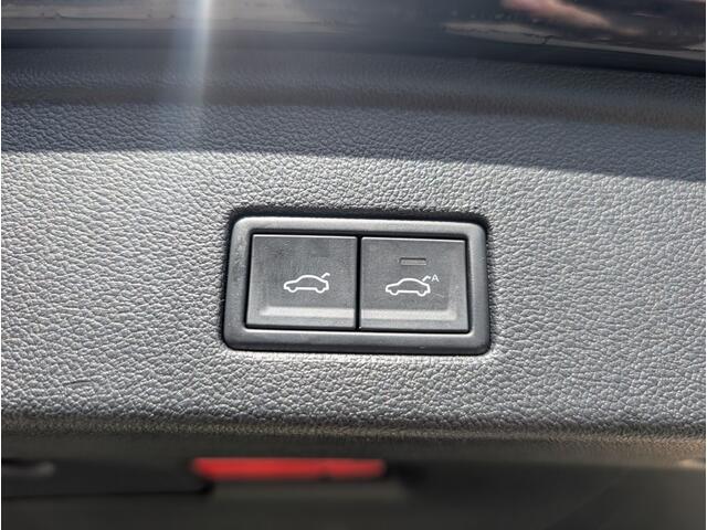 Volkswagen TOUAREG 3.0 TSI R-LINE, Plug-in Hybride, Soft close, Trekhaak, Panodak, BOMVOL!
