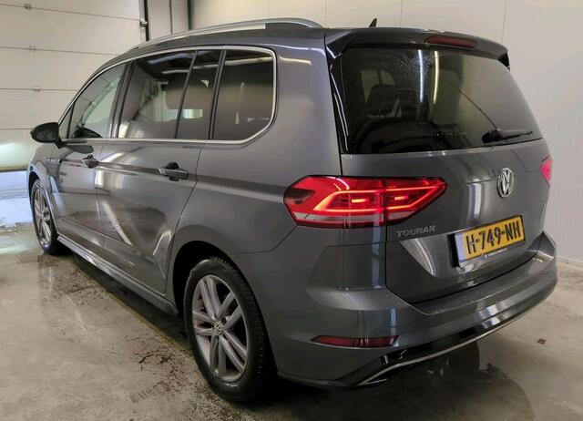 Volkswagen TOURAN 2.0 TDI Dsg Highline Business R R-line Navigatie Camera Acc Dab Led Carplay Sport Comfort Stoelen + Verwarming NL Auto BTW
