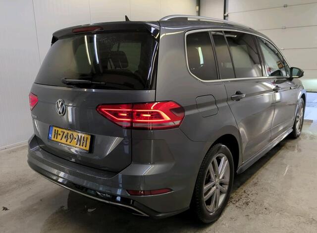 Volkswagen TOURAN 2.0 TDI Dsg Highline Business R R-line Navigatie Camera Acc Dab Led Carplay Sport Comfort Stoelen + Verwarming NL Auto BTW