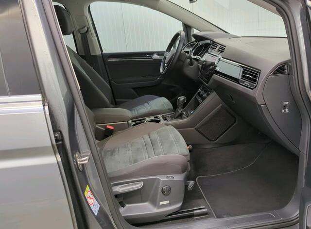 Volkswagen TOURAN 2.0 TDI Dsg Highline Business R R-line Navigatie Camera Acc Dab Led Carplay Sport Comfort Stoelen + Verwarming NL Auto BTW