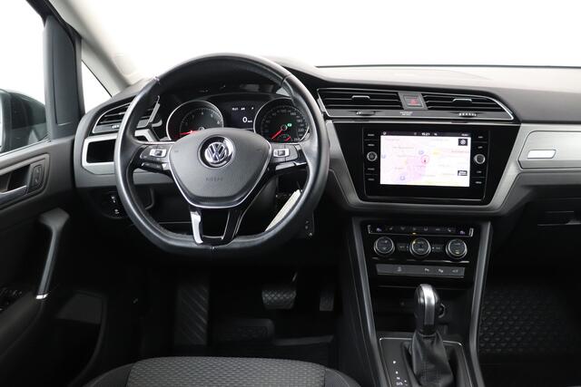 Volkswagen TOURAN 1.5 TSI Aut. R-Line 7-pers Trekhaak Pano-dak Carplay Adapt. Cruise