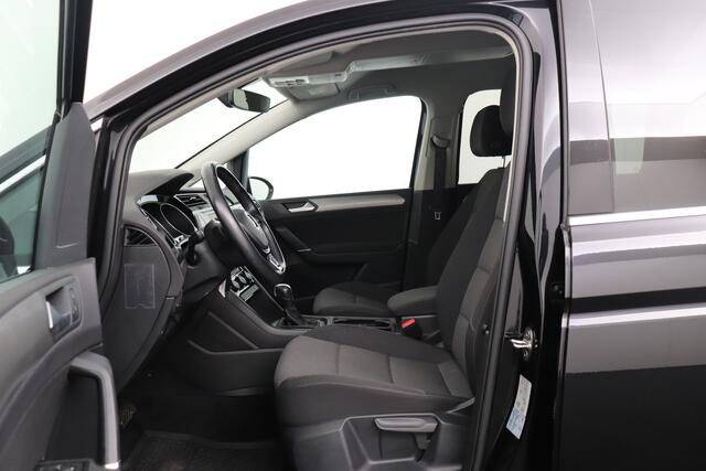 Volkswagen TOURAN 1.5 TSI Aut. R-Line 7-pers Trekhaak Pano-dak Carplay Adapt. Cruise