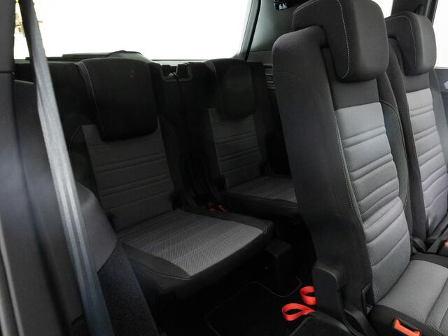 Volkswagen TOURAN R-line 1.5 150 PK DSG Automaat | LED | Navigatie | Adaptieve Cruise Control | Stoelverwarming |