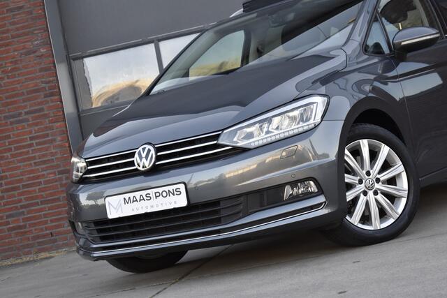 Volkswagen TOURAN 1.5 TSI Highline 7p Dsg Pano - Trekhaak - Carplay - Camera