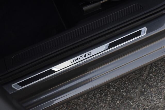 Volkswagen TOURAN 1.5 TSI Highline 7p Dsg Pano - Trekhaak - Carplay - Camera