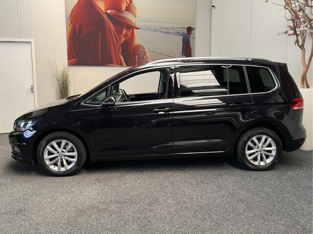 Volkswagen TOURAN 1.4 TSI Highline 7 persoons NAVIGATIE ADAPTIVE CRUISE CONTROL CLIMATE CONTROL BLUETOOTH TELEFOON MEDIA VOORBEREIDING ACHTERUITRIJCAMERA TREKHAAK ZEER MOOI !! 3010
