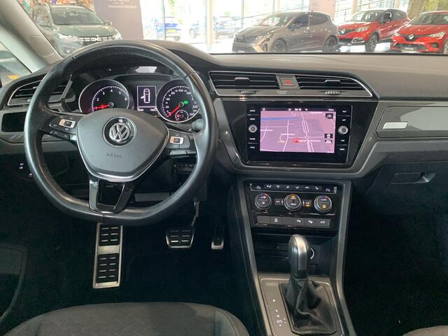 Volkswagen TOURAN 1.5 TSI Highline Business R 7p AUTOMAAT | NAVIGATIE | ACHTERUITRIJCAMERA | PARKEERSENSOREN VOOR-EN ACHTER | 7-ZITS