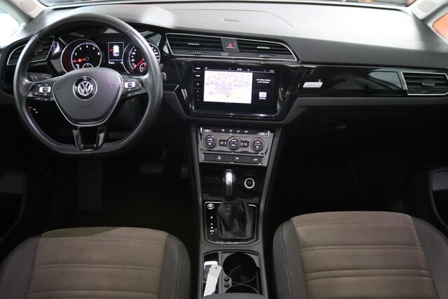 Volkswagen TOURAN 1.5 TSI Highline 7-Persoons, Panoramadak, Grote navigatie, Apple Carplay/Android Auto