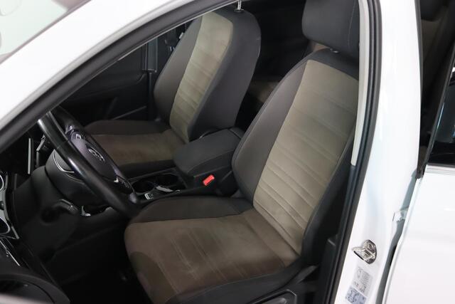 Volkswagen TOURAN 1.5 TSI Highline 7-Persoons, Panoramadak, Grote navigatie, Apple Carplay/Android Auto