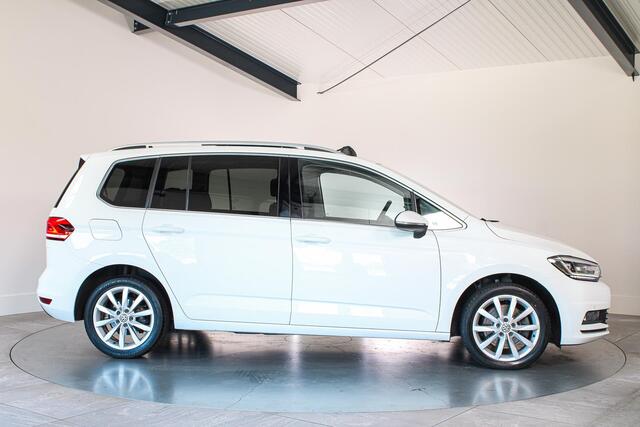 Volkswagen TOURAN 1.5 TSI Highline 7-Persoons, Panoramadak, Grote navigatie, Apple Carplay/Android Auto